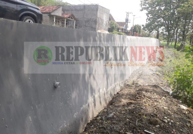 
					Diduga Ada TikTok Raup Untung Dengan Kontraktor, Dinas SDA Lamongan Terkesan Tutup Mata