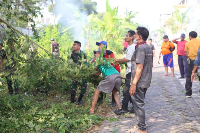 
					Prajurit Sriti Yon-Arhanud 8/MBC Sidoarjo Jadi Pelopor Kebersihan