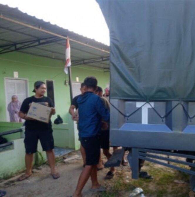 
					Timbunan Barang Ilegal Dari Malaysia Di Grebek Tim Gabungan Pangkalan TNI AL Nunukan