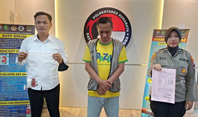 
					Seorang Sopir Ditangkap Satnarkoba Polrestabes Surabaya Di Rumahnya
