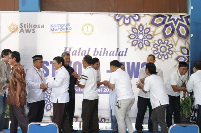 
					Halal Bihalal Stikosa-AWS Momentum Raih Kemajuan Kampus Komunikasi