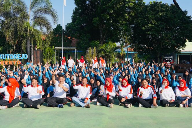 
					Jumat Ceria Bupati Ikfina Gebyar TTD Remaja Putri SMAN 1 Kutorejo