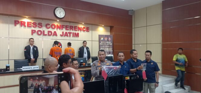 
					Ditreskrimsus Polda jatim Tangkap Dua Pelaku Peretas Akun Pemerintah Jatim