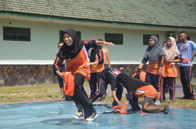 
					Puluhan Pelajar SMA Muhammadiyah 3 Gresik Dilatih Kedisiplinan