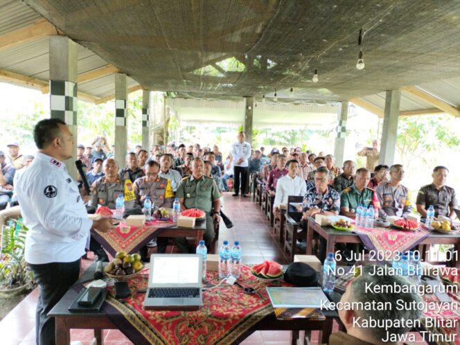 
					Bersama Kejari Blitar, Perhutani Laksanakan Sosialisasi Hukum Bidang Kehutanan