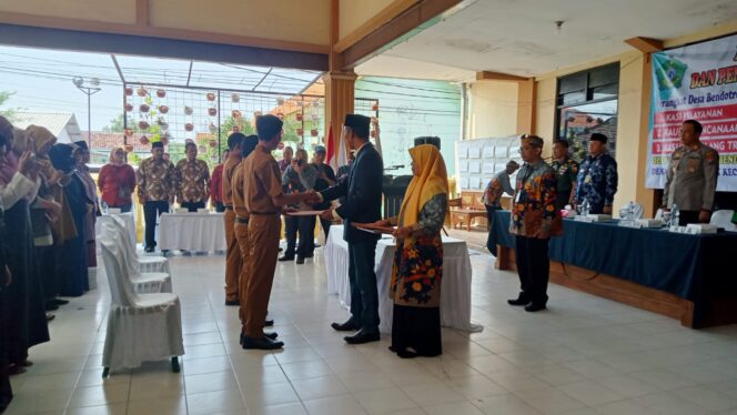 
					Pelantikan Dan Pengambilan Sumpah Perangkat Desa Bendotretek