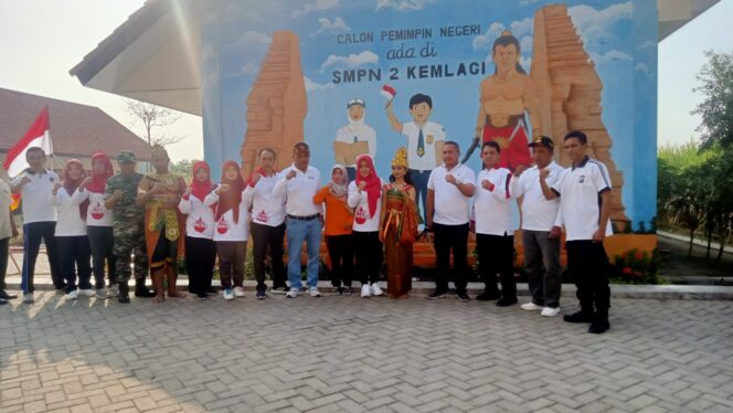 
					Jumat Ceria SMPN 2 Kemlagi, Bupati Mojokerto Sosialisasikan Minum TTD