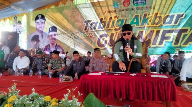 
					Spektakuler ,,,!!! Ribuan Muslimat NU Padati Lapangan Kecamatan Sine, Tabligh Akbar Bersama Gus Miftah