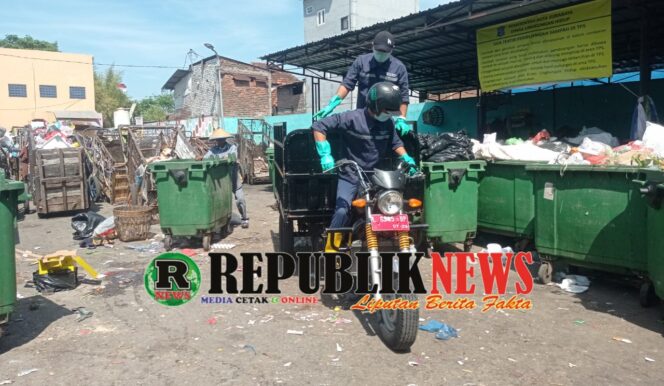 
					RSUD Dr. Mohamad Soewandhie Surabaya Diduga Buang Limbah Medis Di TPS Umum