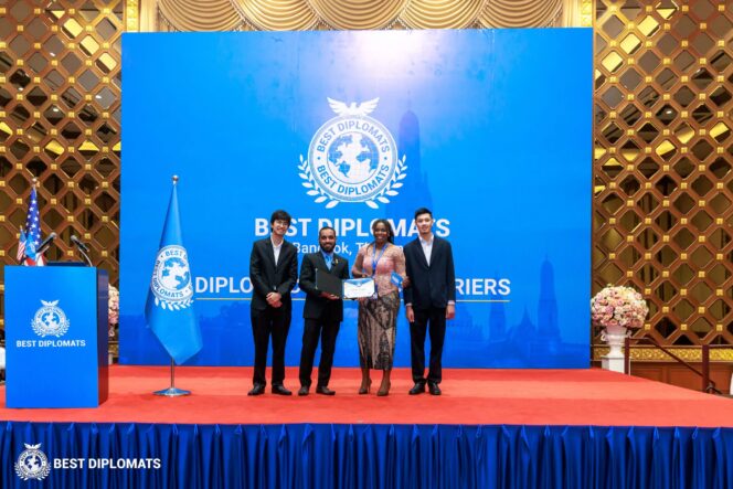 
					Esther Dangosu Warga Indonesia Kelahiran Nigeria Raih Diplomat Terbaik di Thailand Mewakili Indonesia sebagai negara barunya.🇳🇬🇮🇩