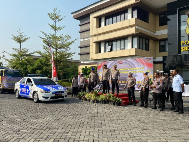 
					Didistribusikan 100 ribu Air Bersih Kepada Warga Gempol Sari Tanggulangin Oleh Polres Sidoarjo