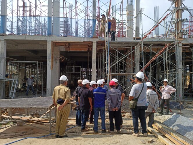 
					Komisi III DPRD Kabupaten Blitar Himbau Pembangunan ICU RSUD Ngudi Waluyo Tepat Waktu