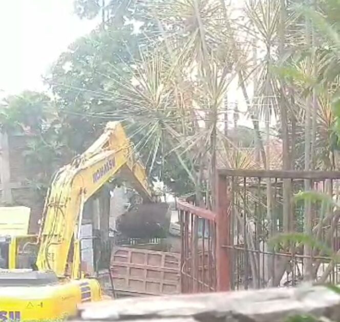 
					Inilah Pengakuan Warga Pembeli Tanah Galian Proyek Pelebaran Jl. Pacet Padusan