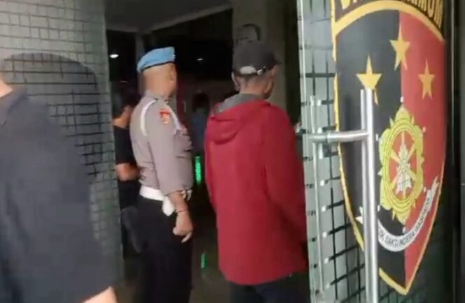 
					Peras 1,8 Miliar, Pensiunan Kanit II Subdit III Polda Jabar Terancam Pidana