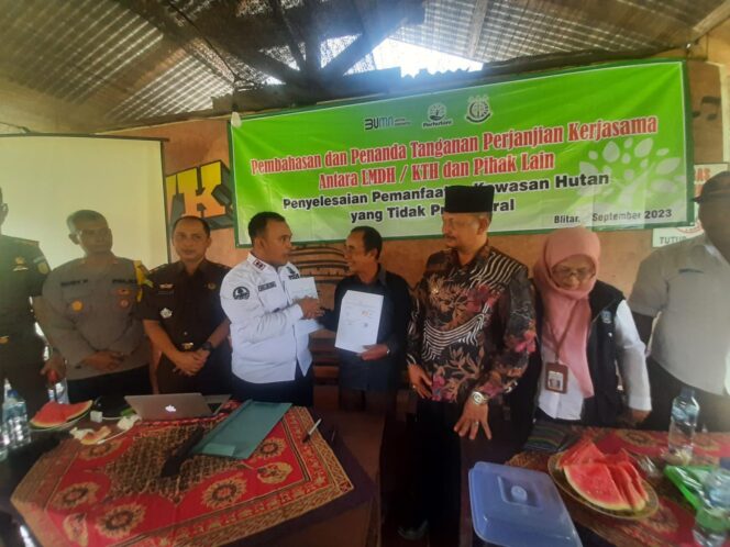 
					Perhutani KPH Blitar dan LMDH Tandatangan PKS Atasi Tebu Liar