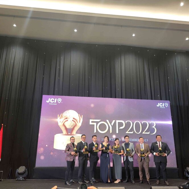 
					Ini Bukan Masalah Piala Ini Masalah Kepercayaan untuk Terus Berkontribusi, Evlin CEO Indogo Pemenang Personal Improvement di Ajang JCI TOYP 2023
