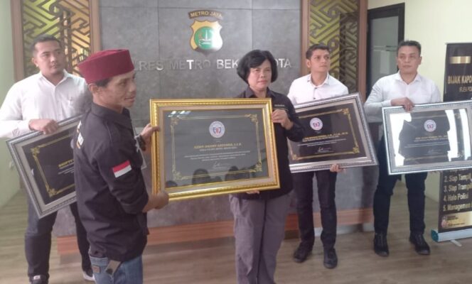 
					FWJ Indonesia Apresiasi 5 Perwira dan 1 Briptu Polres Metro Bekasi Kota