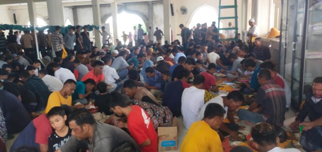 
					Kekompakan Masyarakat Pecinta Gampong Rukoh Mengadakan Maulid Nabi Tanpa Ripee