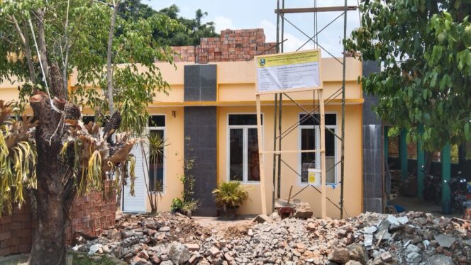 
					Dari Proyek Rehab Gedung SMPN 4 Magetan, Disinyalir Ada Kejanggalan