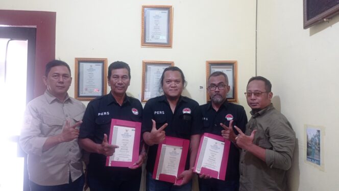 
					Ketum SWI Serahkan SK Kepengurusan SWI Madiun dan Sertifikat Kompetensi Wartawan Muda Reporter