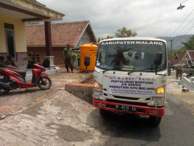 
					Perhutani Malang Beri Bantuan Air Bersih ke 3 Lokasi