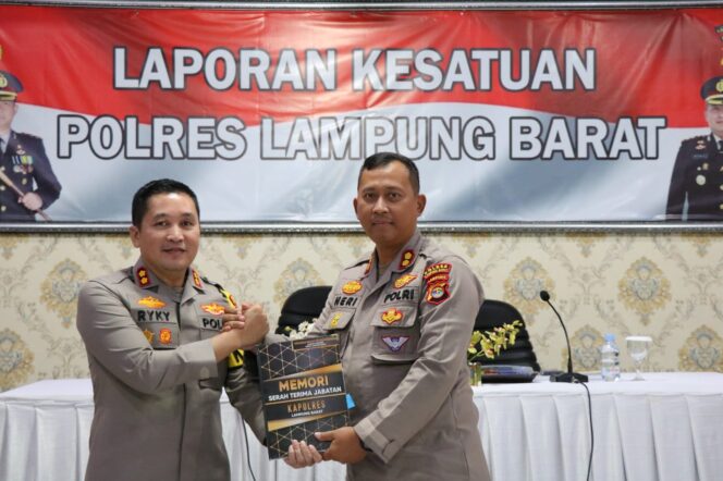 
					Pisah Sambut Kapolres Lampung Barat Berlangsung Penuh Haru