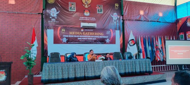 
					KPU Mojokerto Gandeng Wartawan, Menepis Berita Hoaxs Menjelang Pemilu 2024