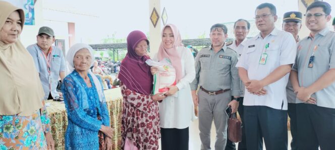 
					Bupati Mojokerto Serahkan Bantuan Beras untuk Warga Kategori P3KE di Kecamatan Jetis