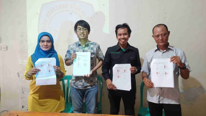 
					Kemitraan Staregis antara LindungiHutan, Fairatmos dan Pemerintah Desa Ujungalang Dalam Pemanfaatan Karbon Biru