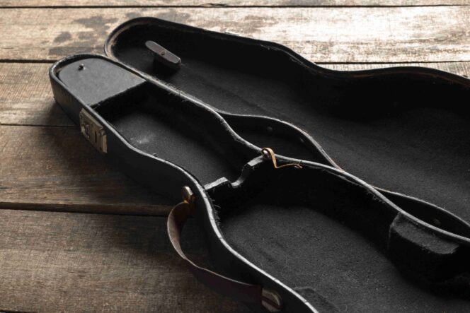 
					Violin on a wooden textured table