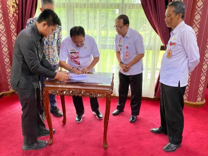 
					Pemerintah Lampung Barat Terima Hibah Dari Dirjen Cipta Karya Kementrian PUPR Sebesar 21 Milyar 