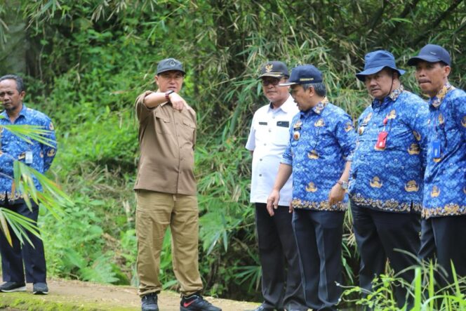 
					Sambut Kunjungan Menteri Perdagangan Pj. Bupati Lambar Turun Langsung Ke Lokasi