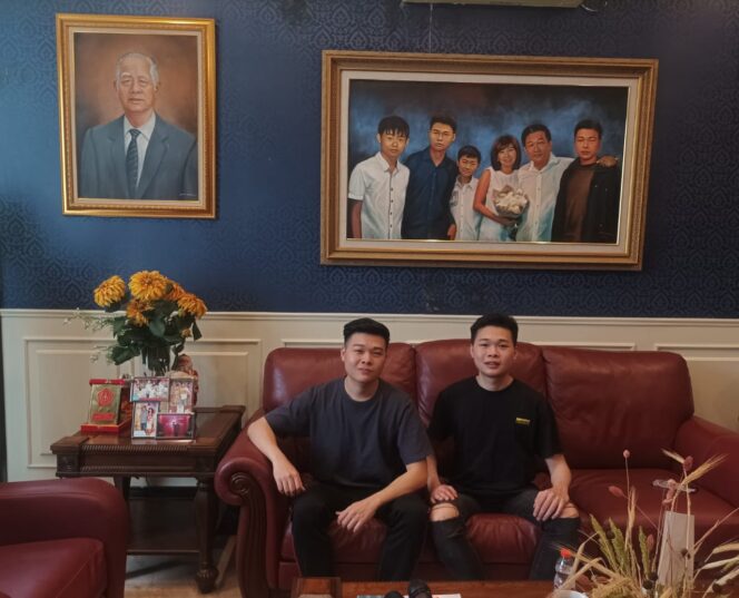 
					Calon Doctor Kembar Bidang DNA Asal Surabaya Nicholas Pudjihartono dan Michael Pudjihartono