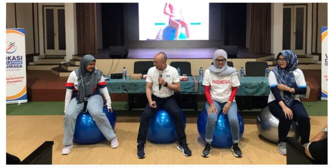 
					Tingkatkan KETERAMPILAN dan PERFORMA Para Atlet, UNESA Laksanakan PENGABDIAN Kepada MASYARAKAT di KONI Gresik Bersama GYMBALL Training