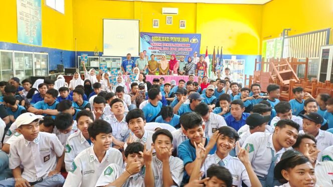 
					Kasat Resnarkoba Polres Mojokerto Sosialisasikan Bahannya Narkoba Di Lingkungan Sekolah