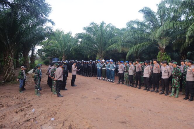 
					Gabungan POLRI Dan TNI Lakukan Pengamanan Eksekusi Lahan Kosong Oleh Pengadilan Negeri Kotabumi