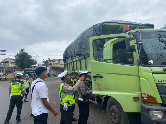 
					SIM Palsu Sopir Truk Diamankan Polres Lampung Utara