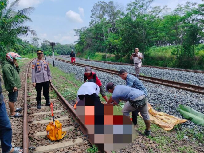 
					Polres Lampung Utara Evakuasi Korban Tertabrak Kereta Api