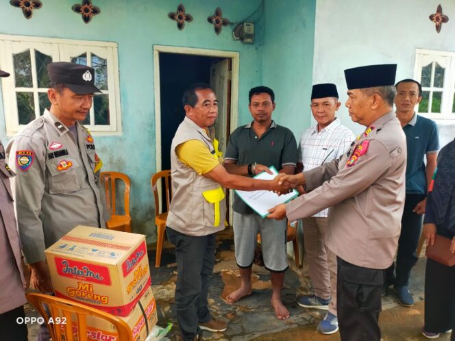 
					Wujud Peduli, Kapolres Lampung Utara Berikan Tali Asih Kepada Keluarga Korban Tenggelam Di Irigasi