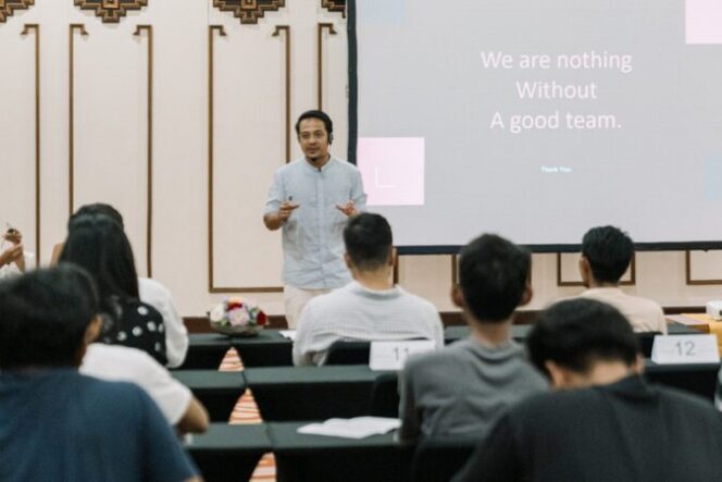 
					Melalui “Idea at Roxx”, Film Roxx Ajak Pelaku Industri Kreatif di Bali Memaksimalkan Potensi dalam Produksi Video