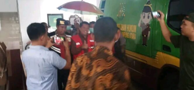 
					Kepala Inspektorat Lampung Utara Resmi Di Tahan Kejaksaan Negeri