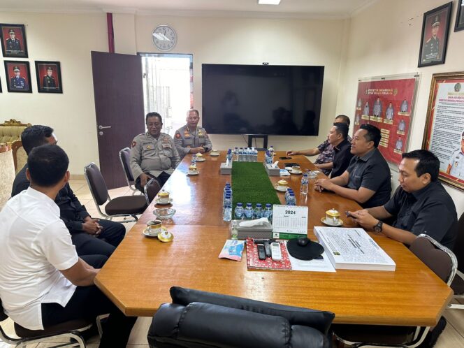 
					Kejati Jawa Timur Eksekusi 2 Oknum Polisi Terpidana Kasus Kanjuruhan Malang