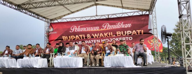 
					KPU Kabupaten Mojokerto Gelar Peluncuran Pilkada 2024 di Lapangan SPN Desa Pacing