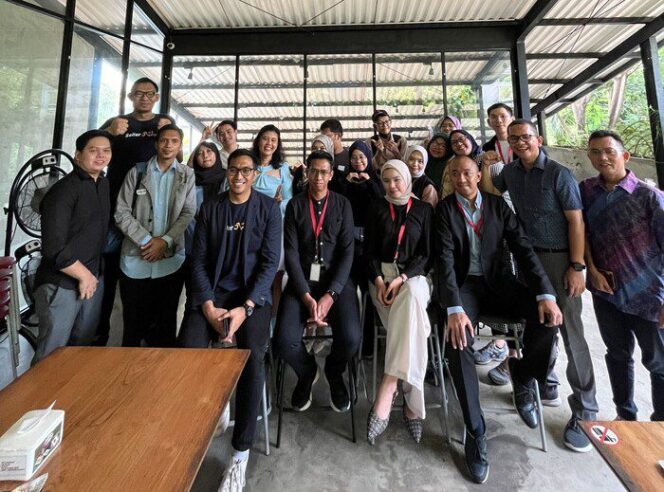 
					Plugo bersama Revolusi Lokal dan transcosmos Indonesia Dorong UMKM Memaksimalkan Pemasaran Digital