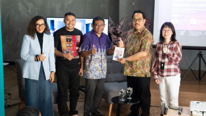 
					Membangun Solidaritas: Gagasan Richard Rorty untuk Menghadapi Tantangan Sosial di Era Modern