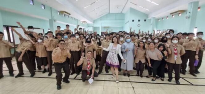 
					Coach Priska Sahanaya Group, SMA Bunda Hati Kudus