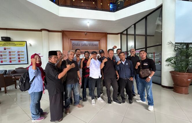 
					ALMASTA Datangi DPRD Tulungagung, Desak dan Tindak Lanjuti Tuntutan Demo