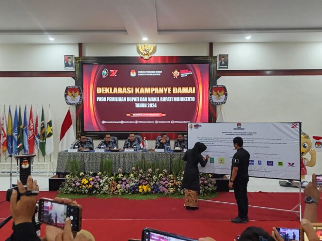 
					KPU Kabupaten Mojokerto Gelar Deklarasi Kampanye Damai Pada Pilbup 2024