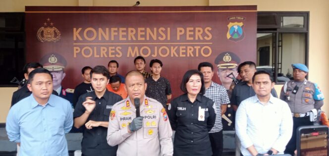 
					Polres Mojokerto Tangkap Pembunuh Wanita Yang Dibuang di Hutan Tahura Pacet
