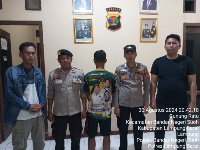 
					Polsek Bandar Negeri Suoh Bersama Tekab 308 Polres Lampung Barat Ungkap Kasus Penadah Motor
